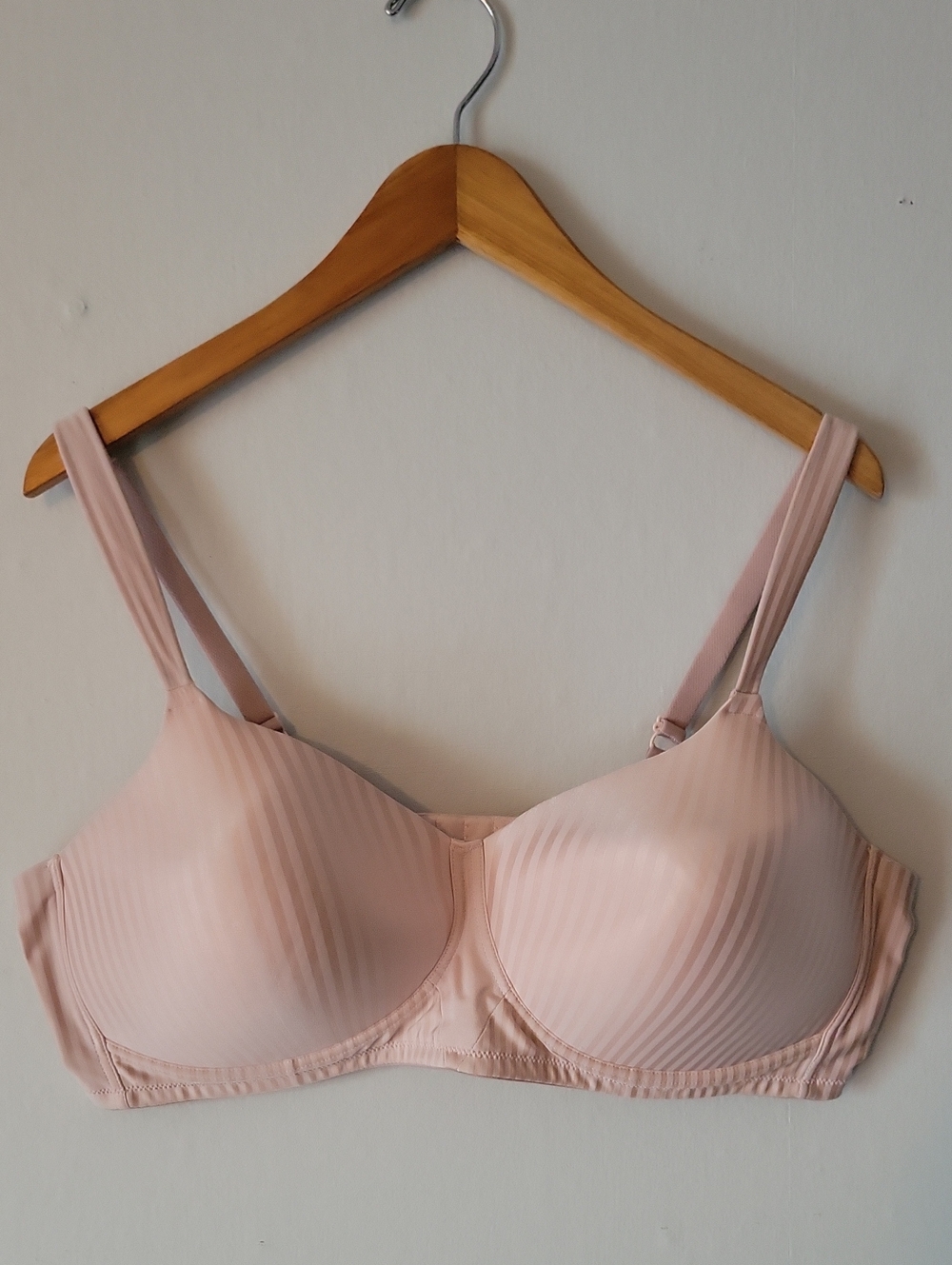 Playtex Light Pink Wireless Bra Size 44C